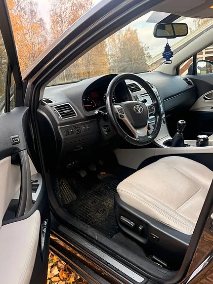 Toyota Avensis 2012 photo 4