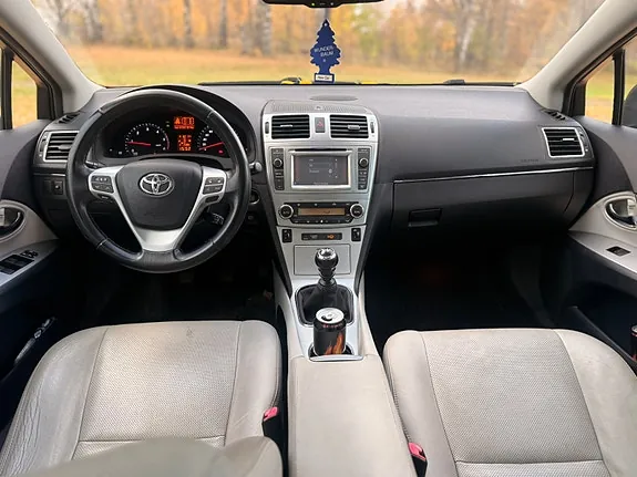 Toyota Avensis 2012 photo 5