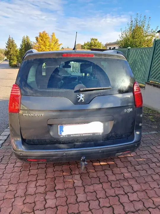 Peugeot 5008 2011 photo 2