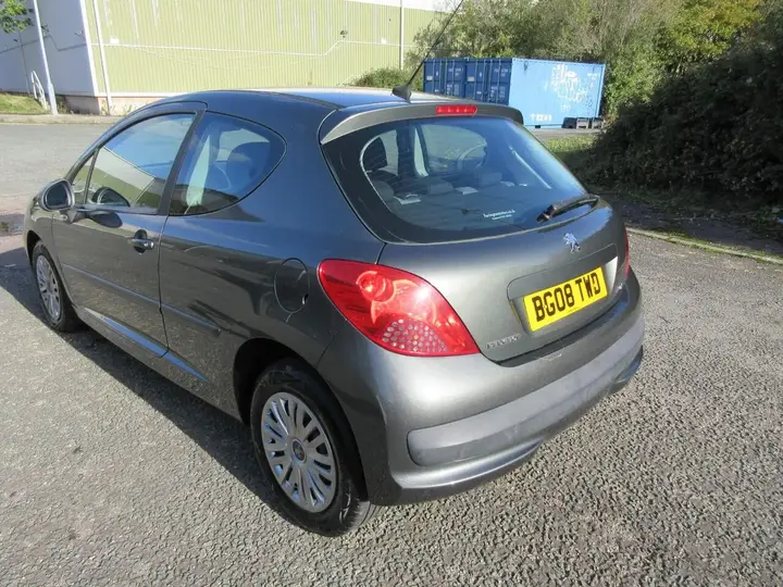 Peugeot 207 2008 photo 4
