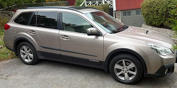 Subaru Outback 2013 photo 2