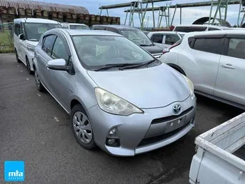 Toyota Aqua 2014 photo 2