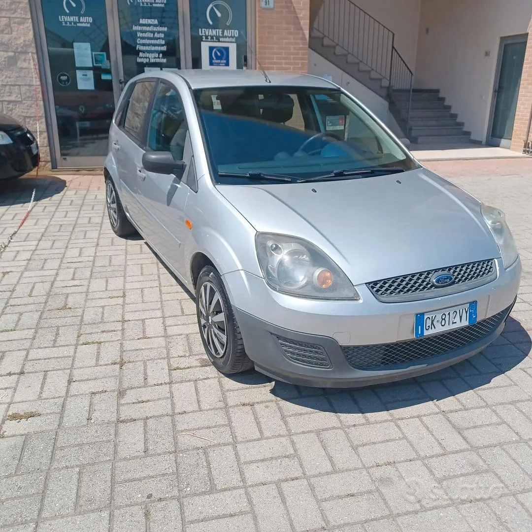 Ford Fiesta 2007 photo 2