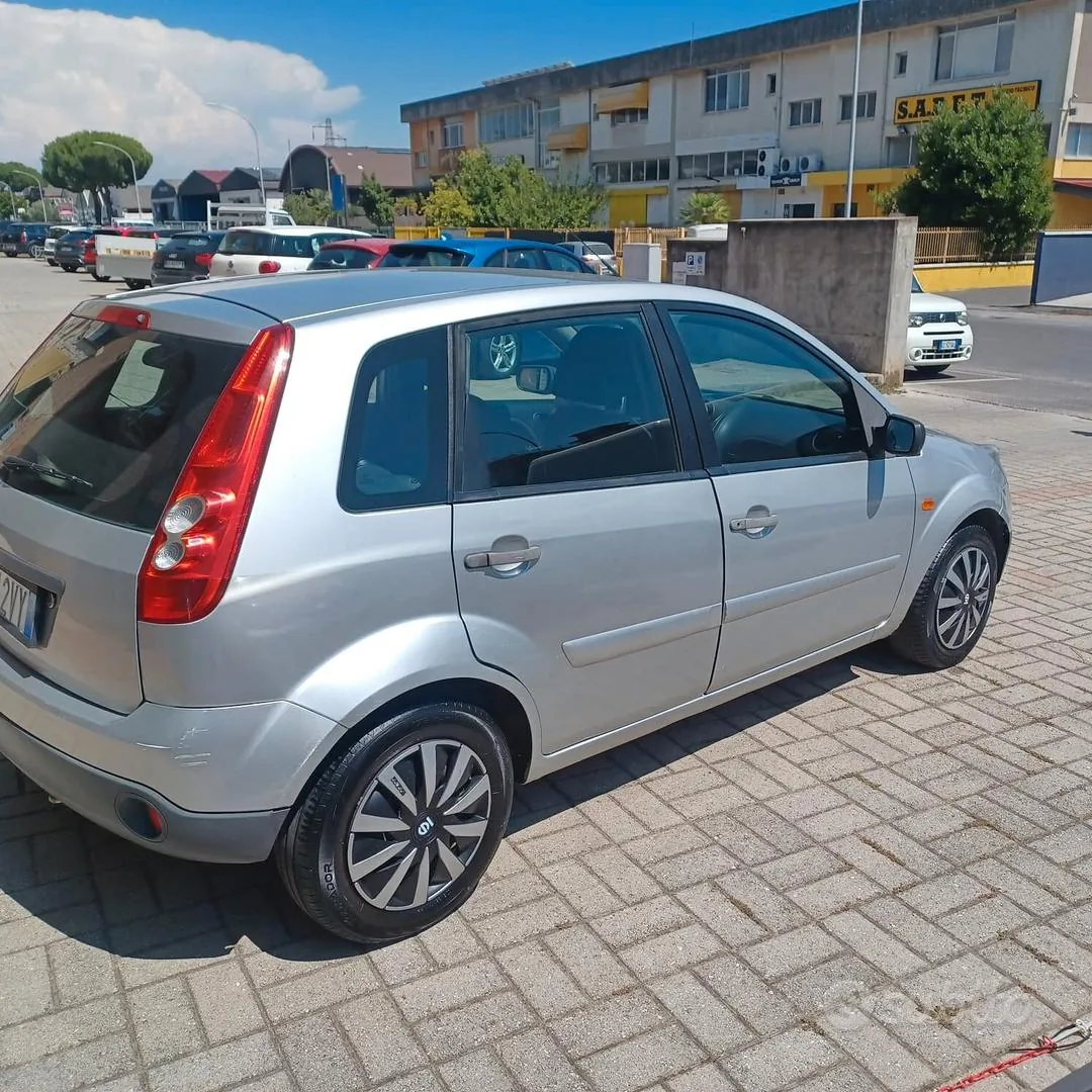 Ford Fiesta 2007 photo 3