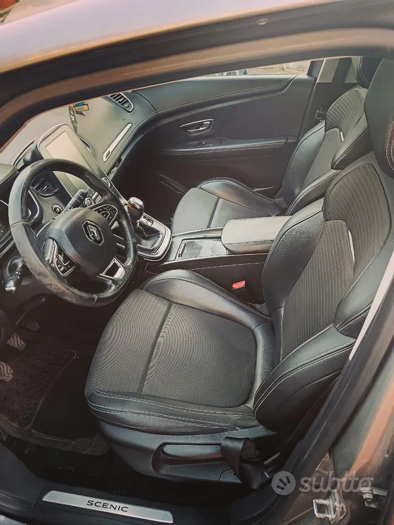 Renault Scenic 2017 photo 2