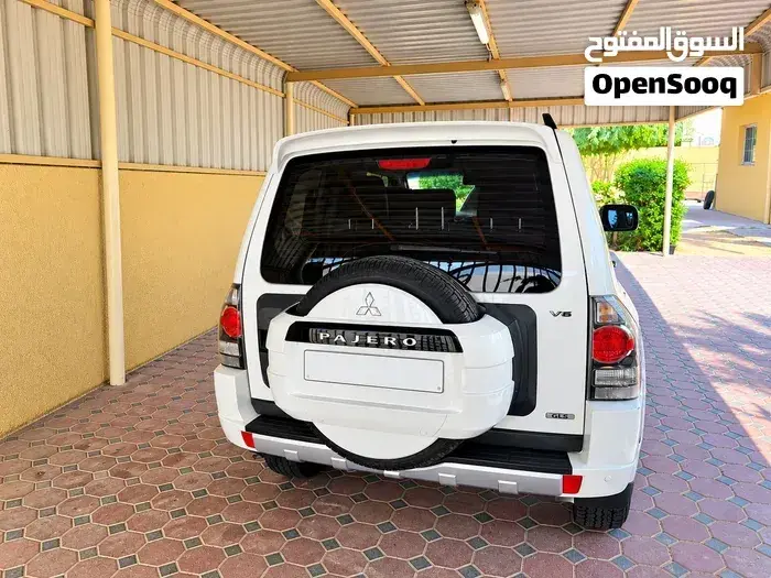 Mitsubishi Pajero 2013 photo 2