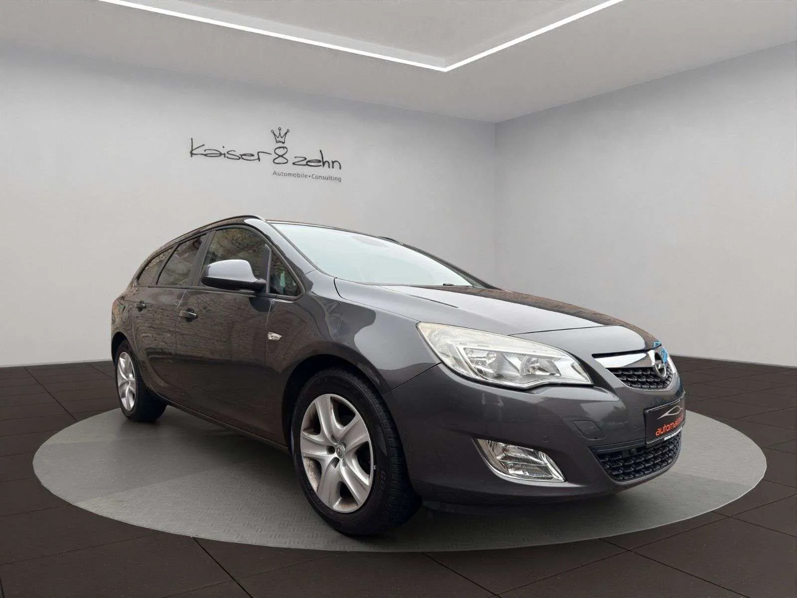 Opel Astra J 2012 photo 3