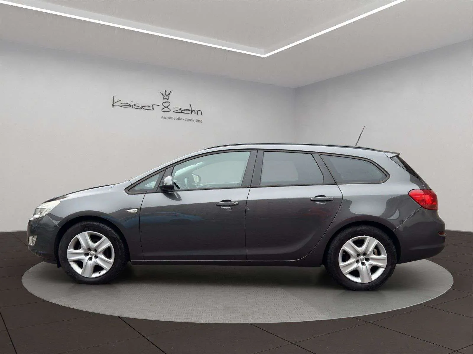 Opel Astra J 2012 photo 2