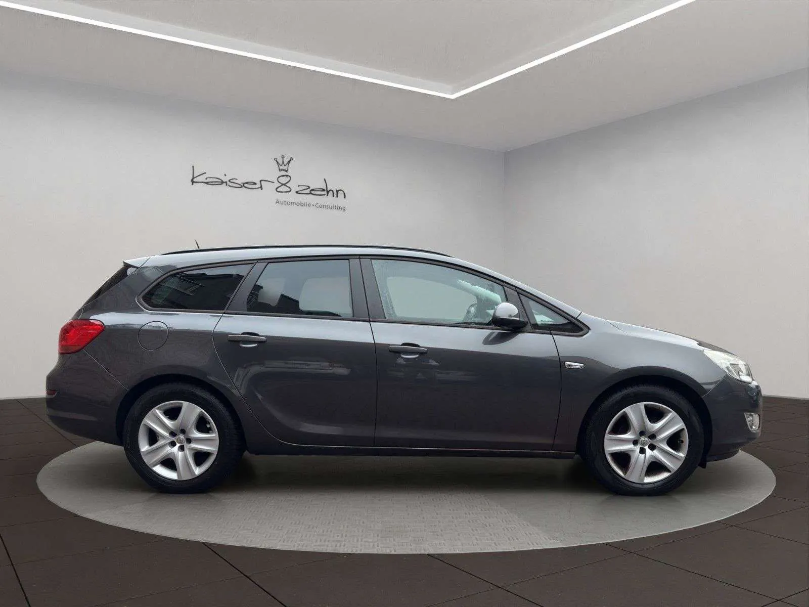 Opel Astra J 2012 photo 5