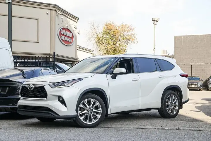Toyota Highlander 2023 photo 2
