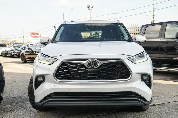 Toyota Highlander 2023 photo 3