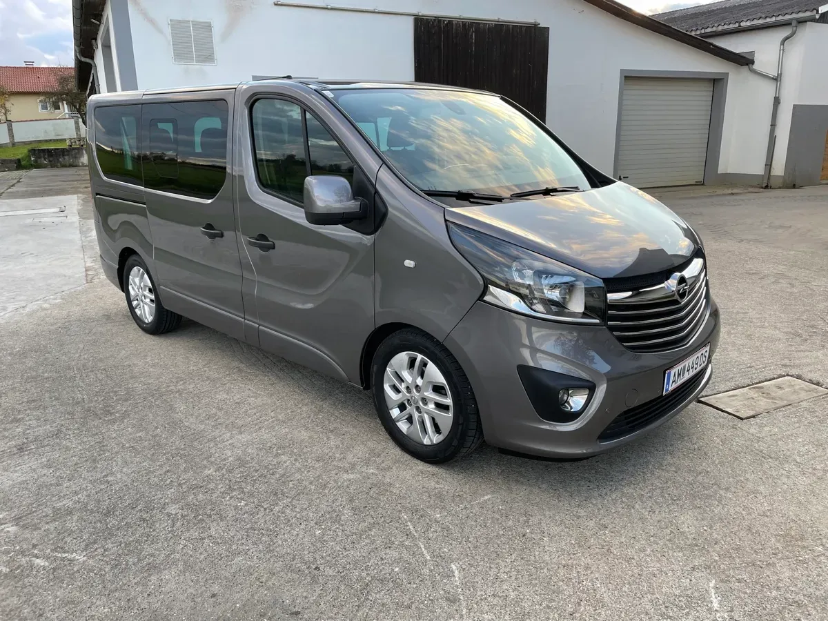 Opel Vivaro 2017 photo 2
