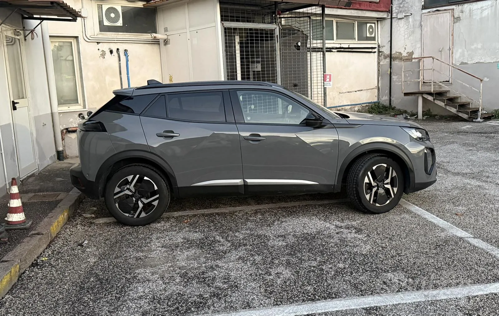 Peugeot 2008 2024 photo 2
