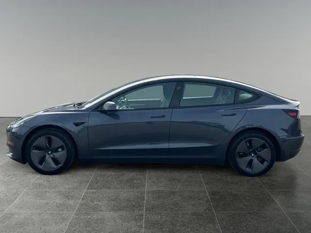 Tesla Model 3 2023 photo 2
