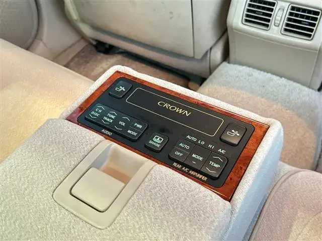 Toyota Crown 2005 photo 3