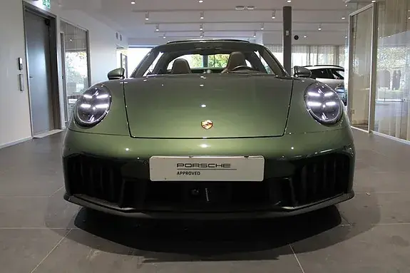 Porsche 911 Targa 4 Gts 2025 photo 3