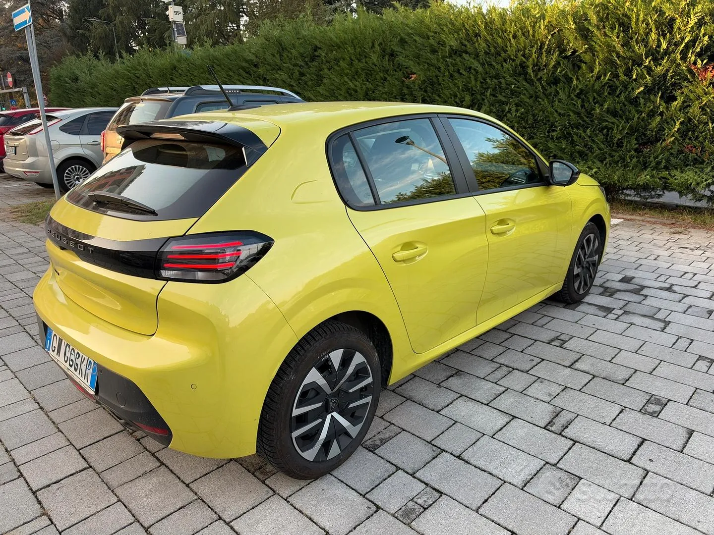 Peugeot 208 2024 photo 3