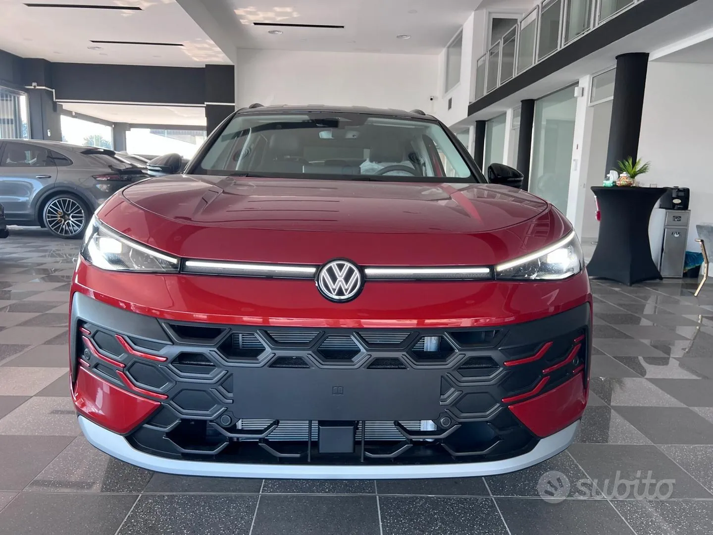 Volkswagen T-Roc photo 2