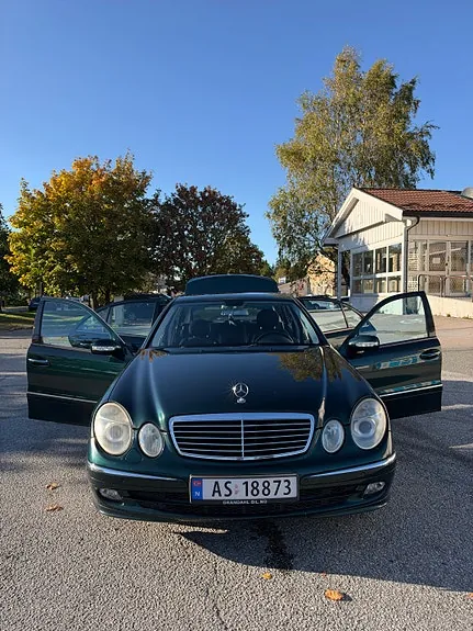 Mercedes-Benz E200 2004 photo 3