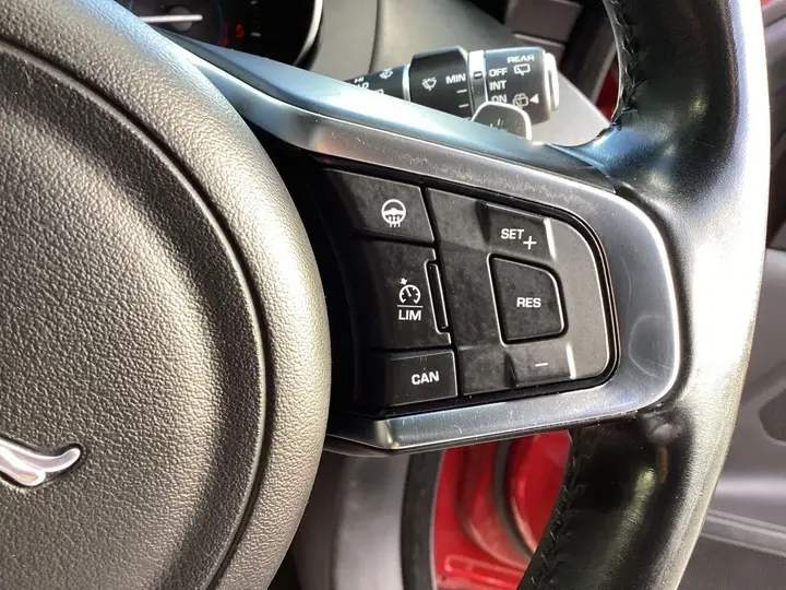 Jaguar F-Pace 2018 photo 5