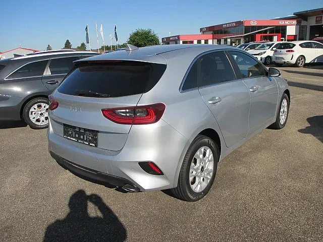 Kia Ceed 2023 photo 2