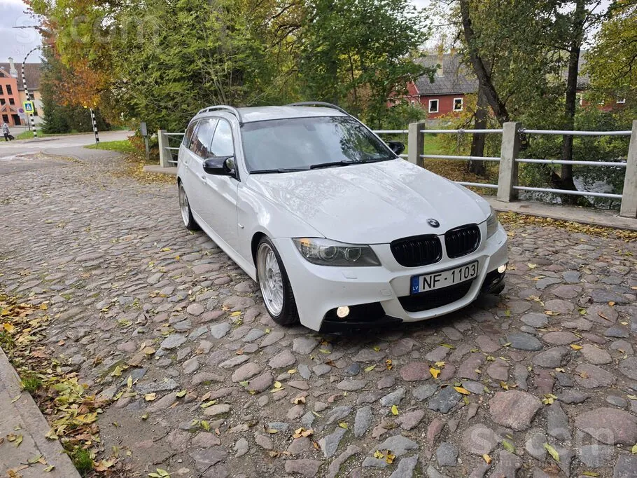 BMW 318 2009 photo 2