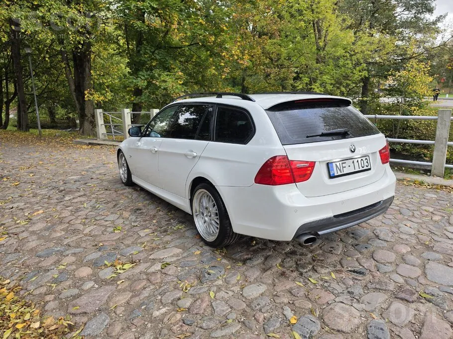 BMW 318 2009 photo 4
