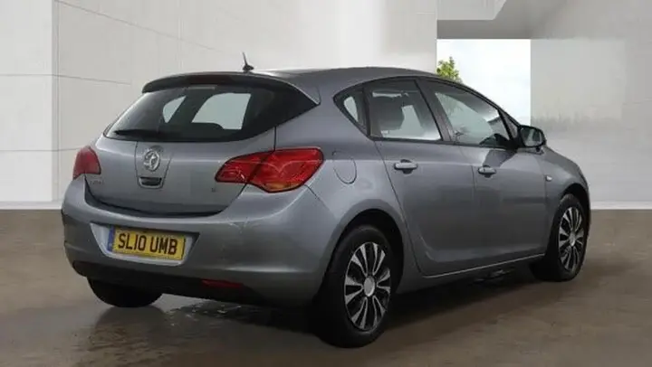 Vauxhall Astra 2010 photo 4