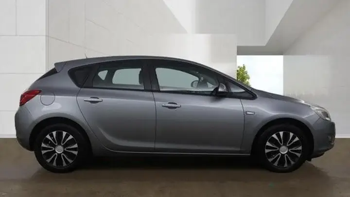Vauxhall Astra 2010 photo 5