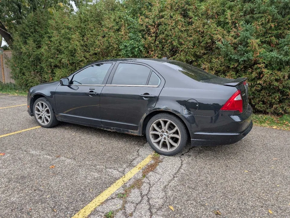 Ford Fusion 2012 photo 2