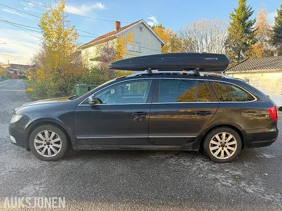 Skoda Superb 2013 photo 5