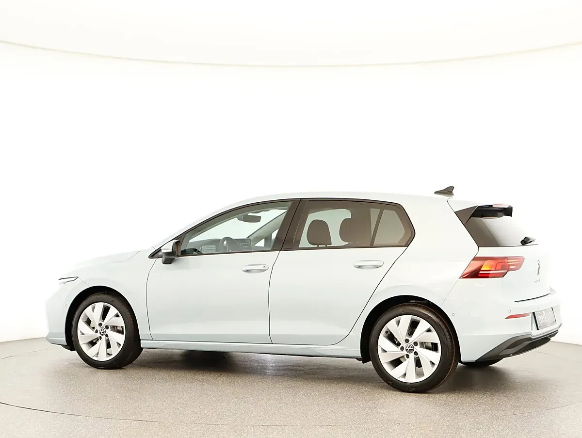 Volkswagen Golf 2026 photo 2