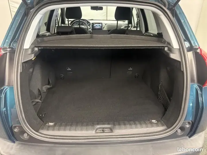 Peugeot 2008 2017 photo 2