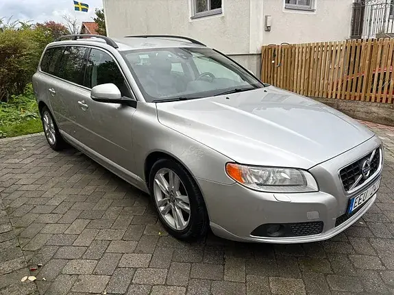 Volvo V70 2013 photo 2