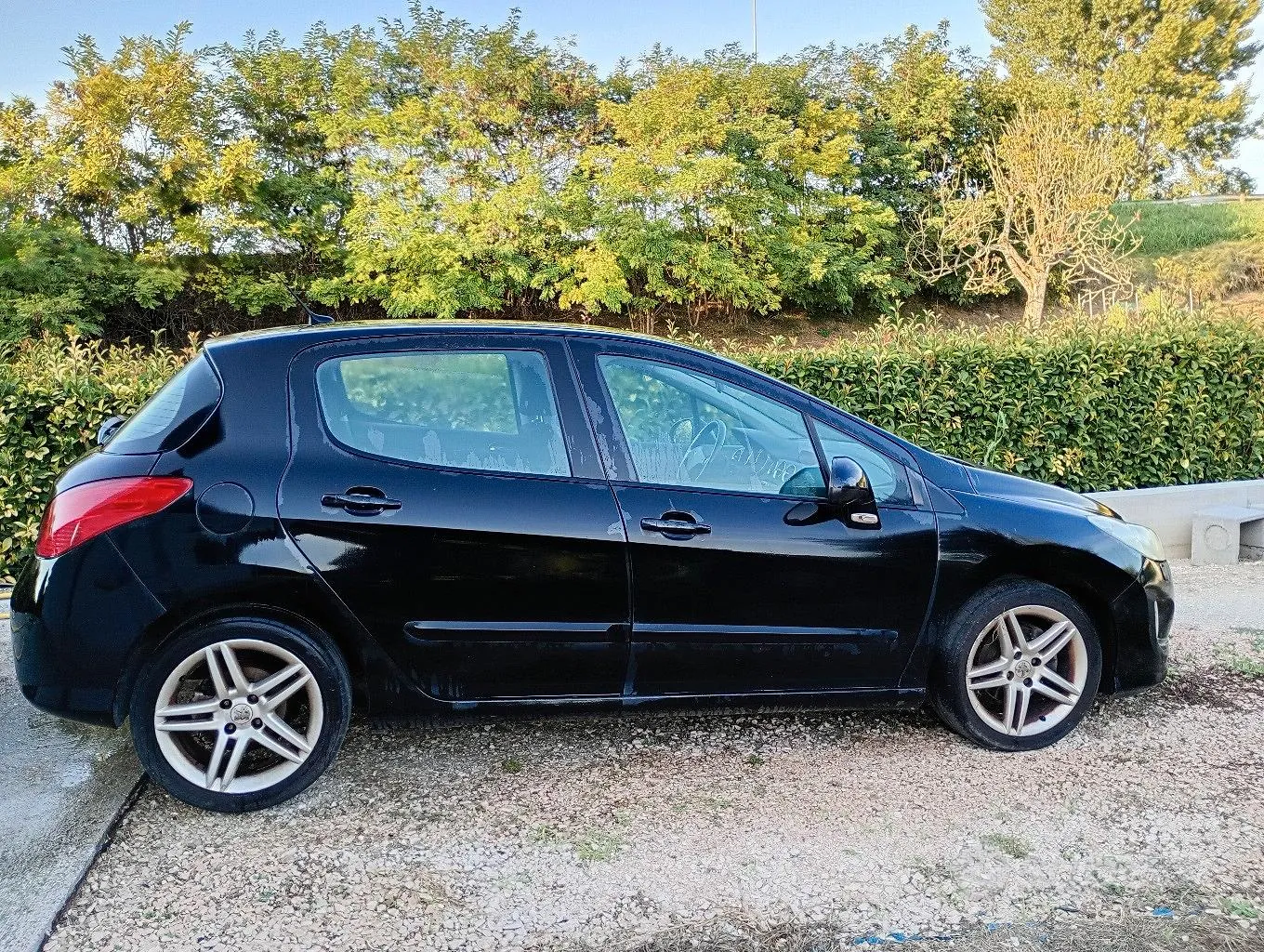 Peugeot 308 2011 photo 2