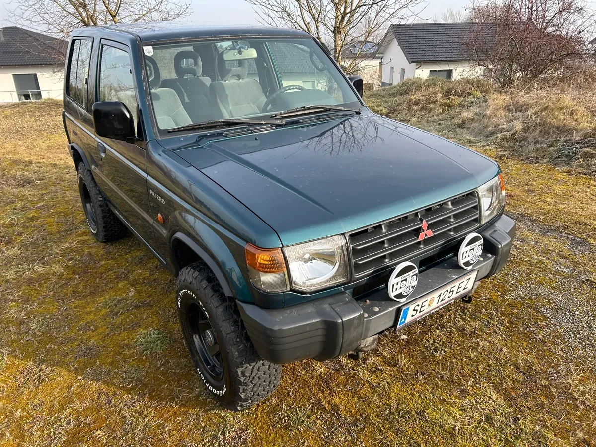 Mitsubishi Pajero 1997 photo 2