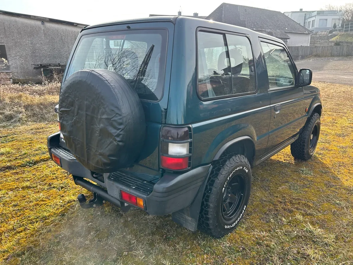 Mitsubishi Pajero 1997 photo 3
