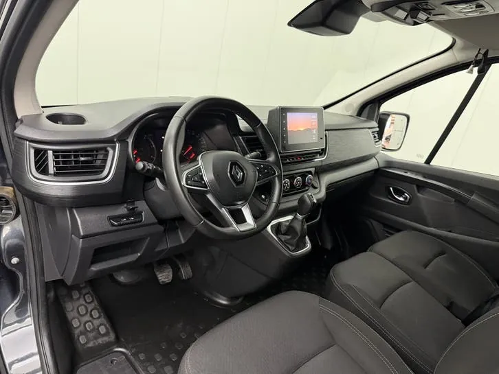 Renault Trafic 2023 photo 3