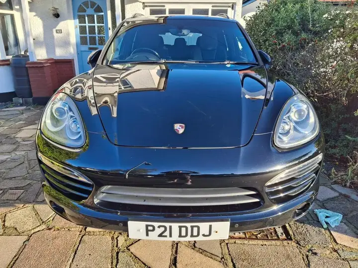 Porsche Cayenne 2012 photo 2
