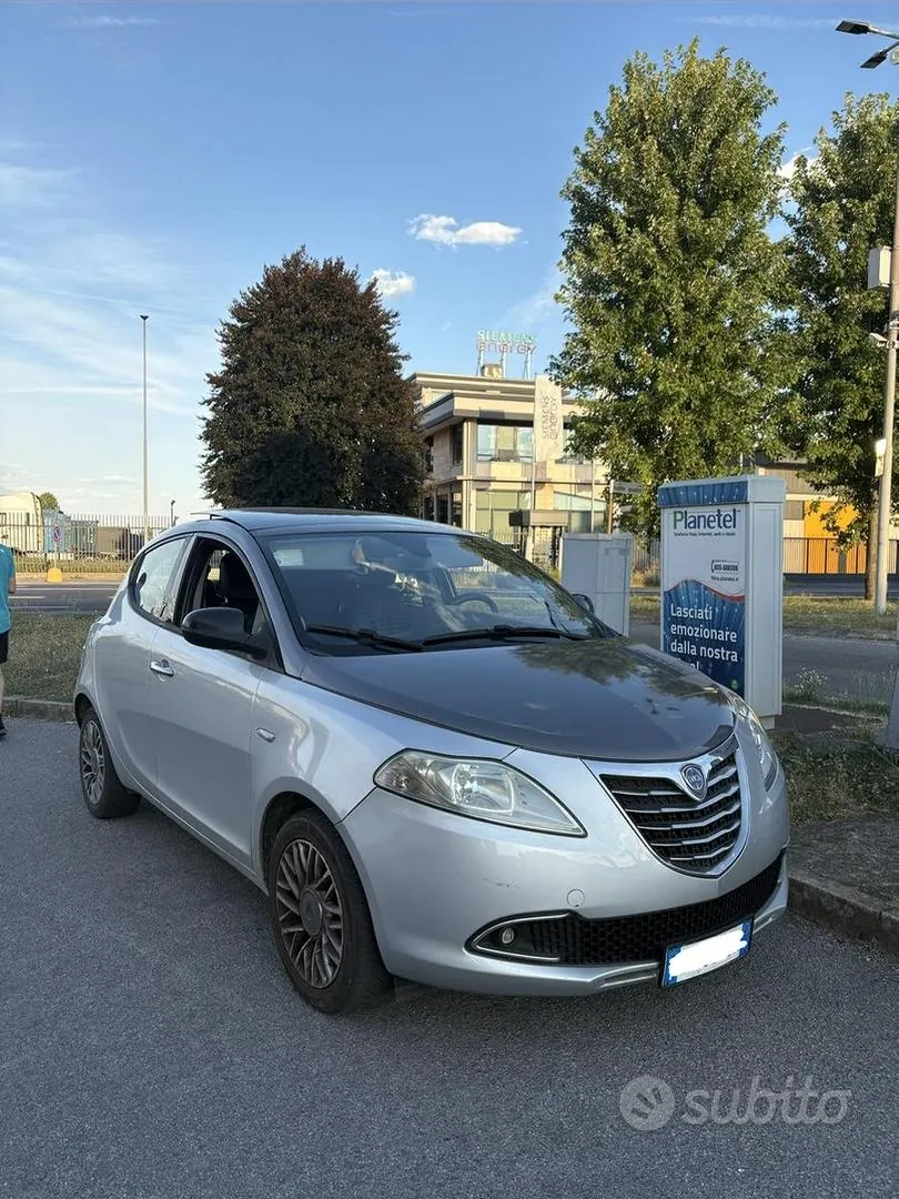 Lancia Ypsilon