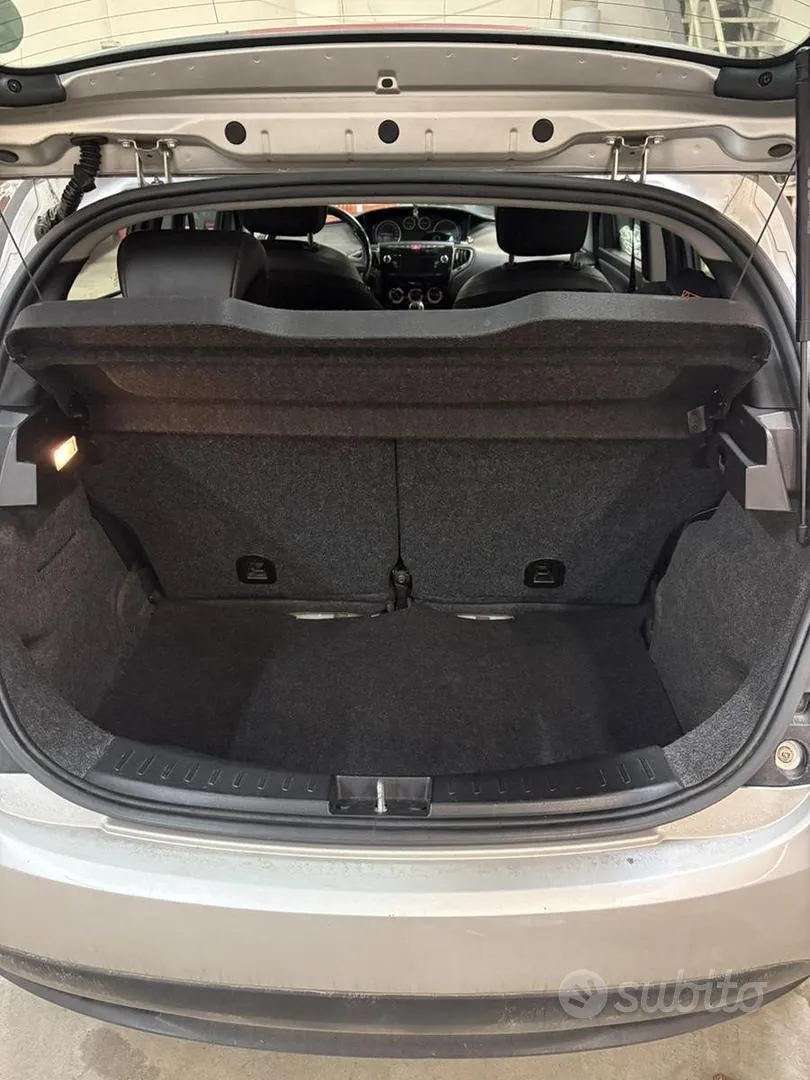 Lancia Ypsilon 2011 photo 3