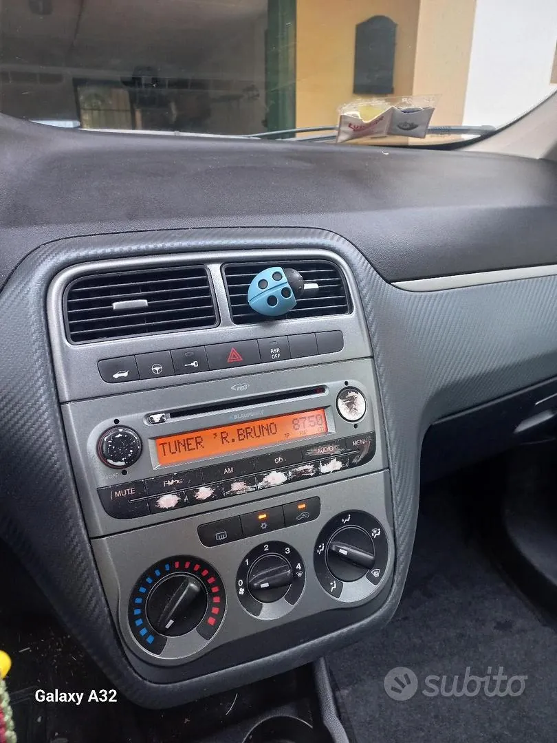 Fiat Punto 2009 photo 2