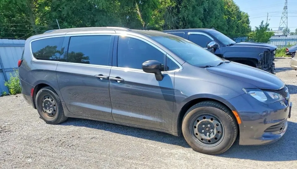 Chrysler Pacifica 2018 photo 3