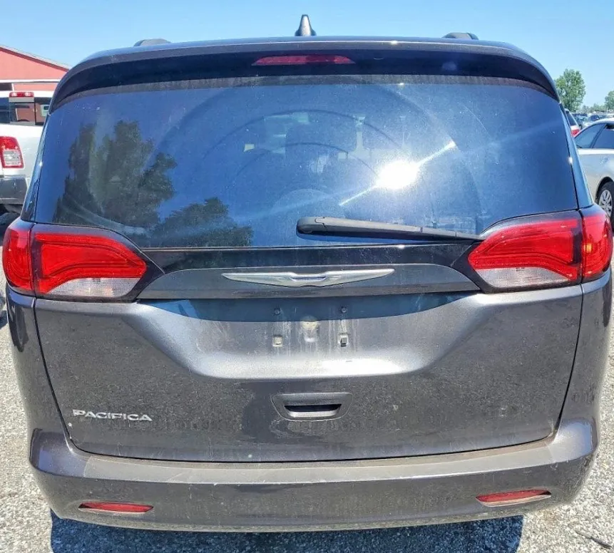 Chrysler Pacifica 2018 photo 2