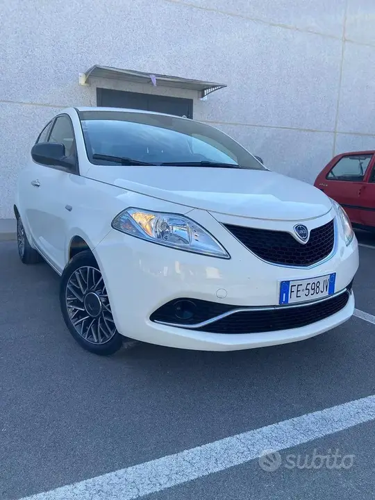 Lancia Ypsilon