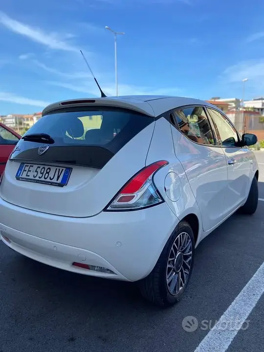 Lancia Ypsilon 2016 photo 2