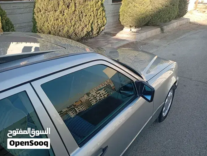 Mercedes-Benz E-Class 1990 photo 4