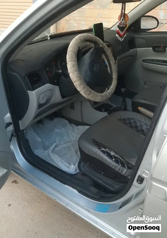 Hyundai Accent 2009 photo 2