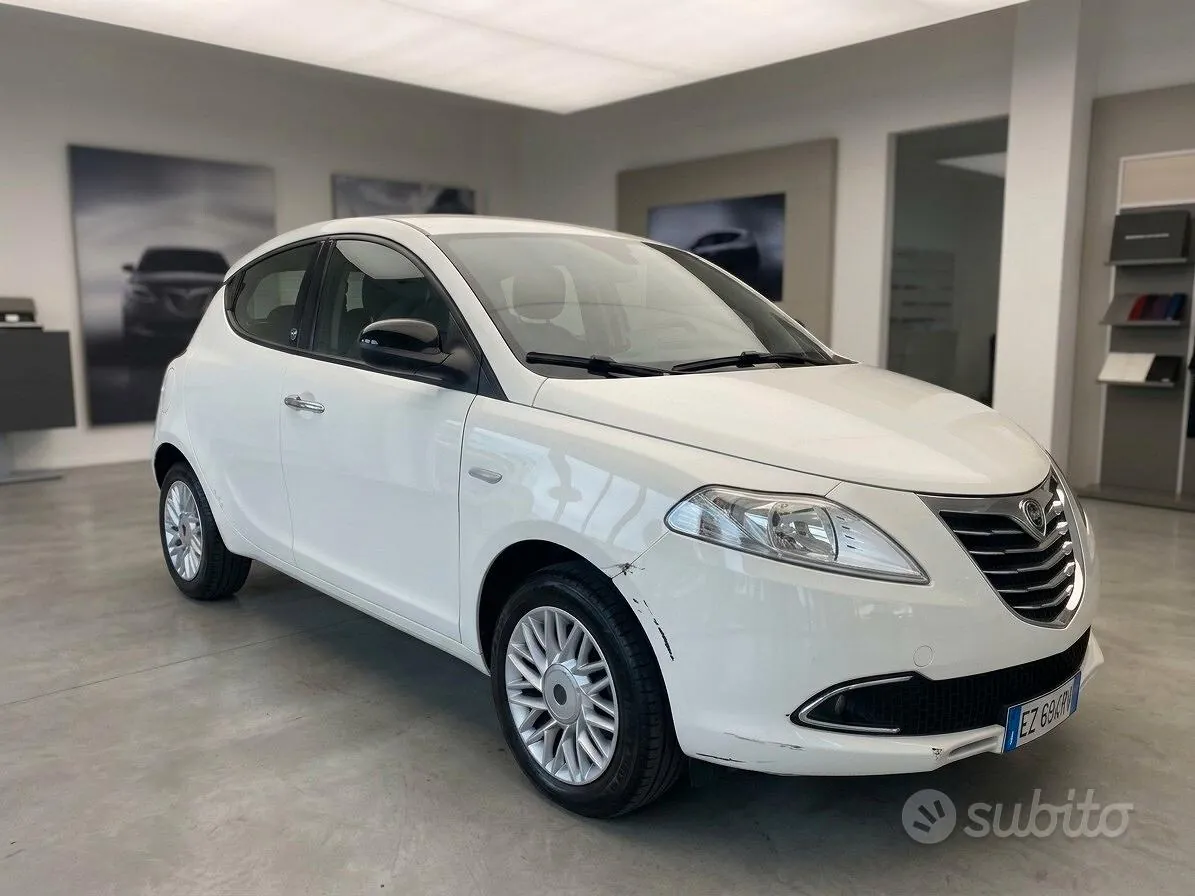 Lancia Ypsilon 2015 photo 2