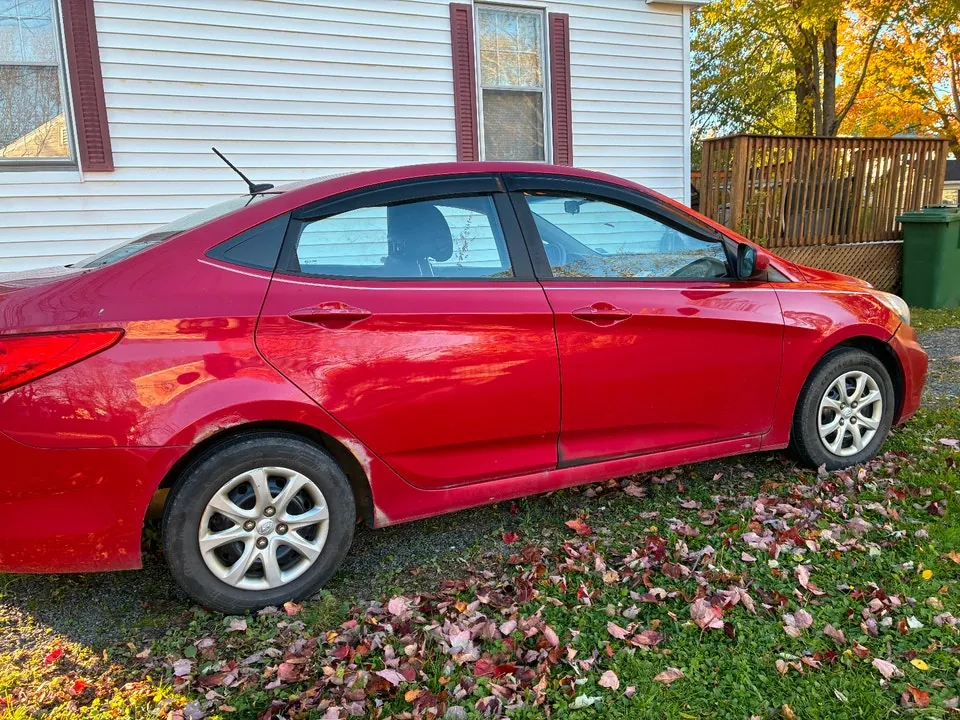 Hyundai Accent 2012 photo 2